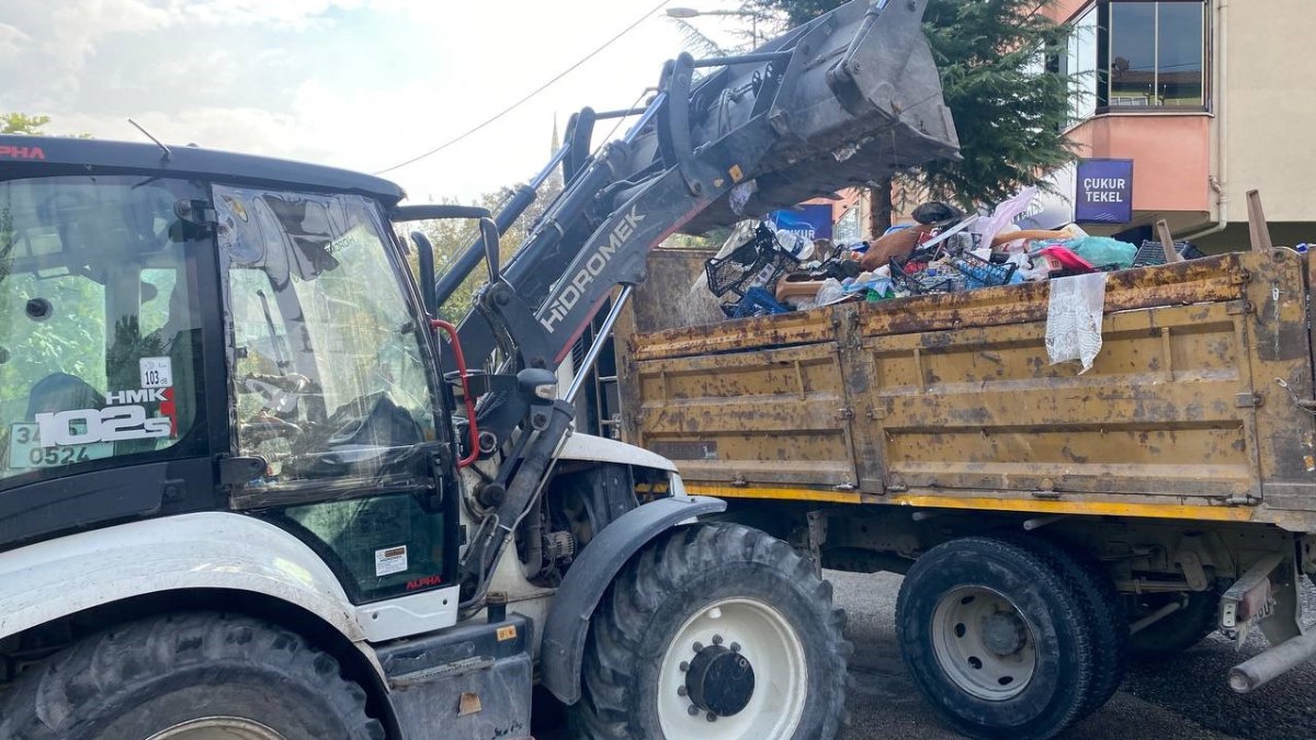 Karabük’te evi çöpten temizlenen ev sahibi: “100 kamyon mal getireceğim”