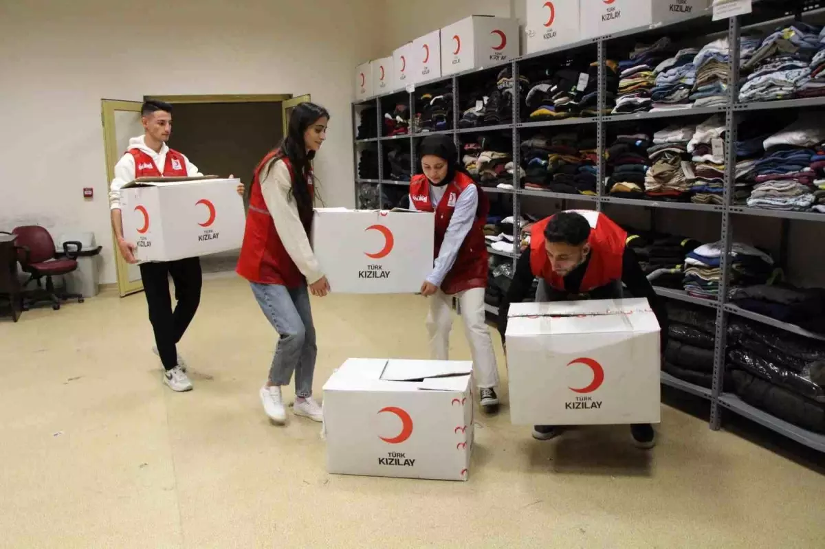 Kızılay Butik, 3 Yılda 15 Bin Öğrenciyi Giydirdi