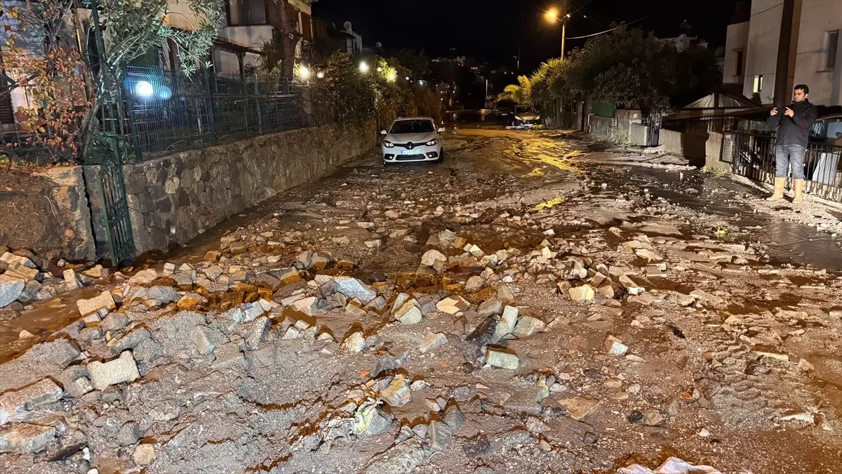 Bodrum’da sağanak yağmur sel felaketine yol açtı